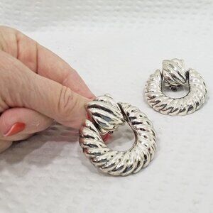 Vtg. Chunky Silver Tone Fluted Shrimp Style Puffy Doorknocker Clip On Earrings